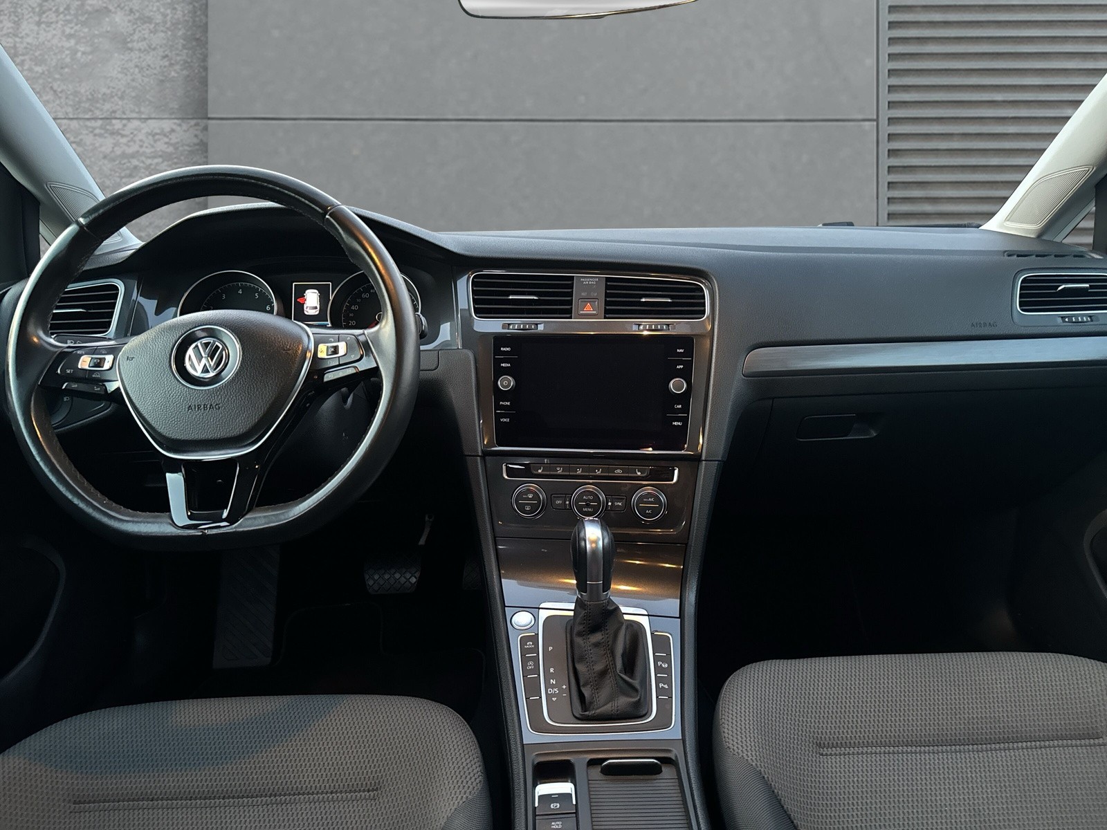 VW Golf Variant 1.4 TSI Comfortline DSG-image-11