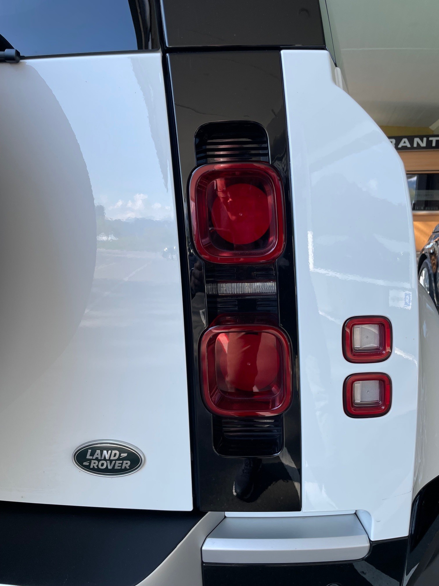 LAND ROVER Defender 90 3.0 D I6 S-image-25