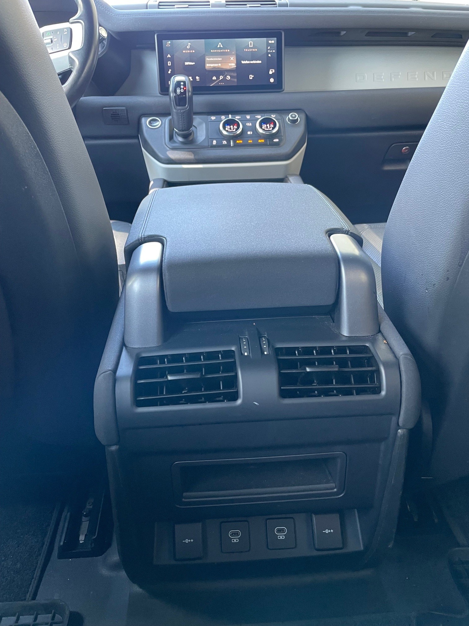 LAND ROVER Defender 90 3.0 D I6 S-image-18