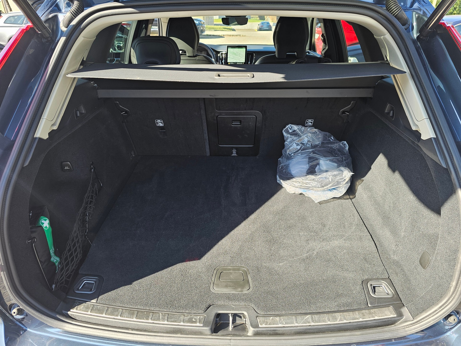 VOLVO XC60 2.0 T6 TE Plus Dark eAWD-image-17