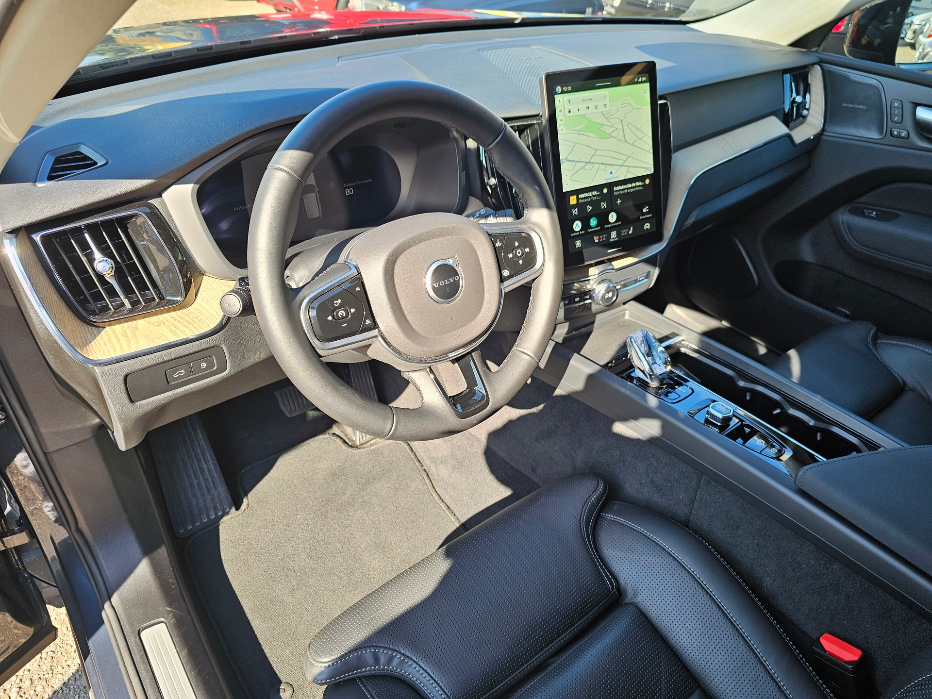 VOLVO XC60 2.0 T6 TE Plus Dark eAWD-image-8
