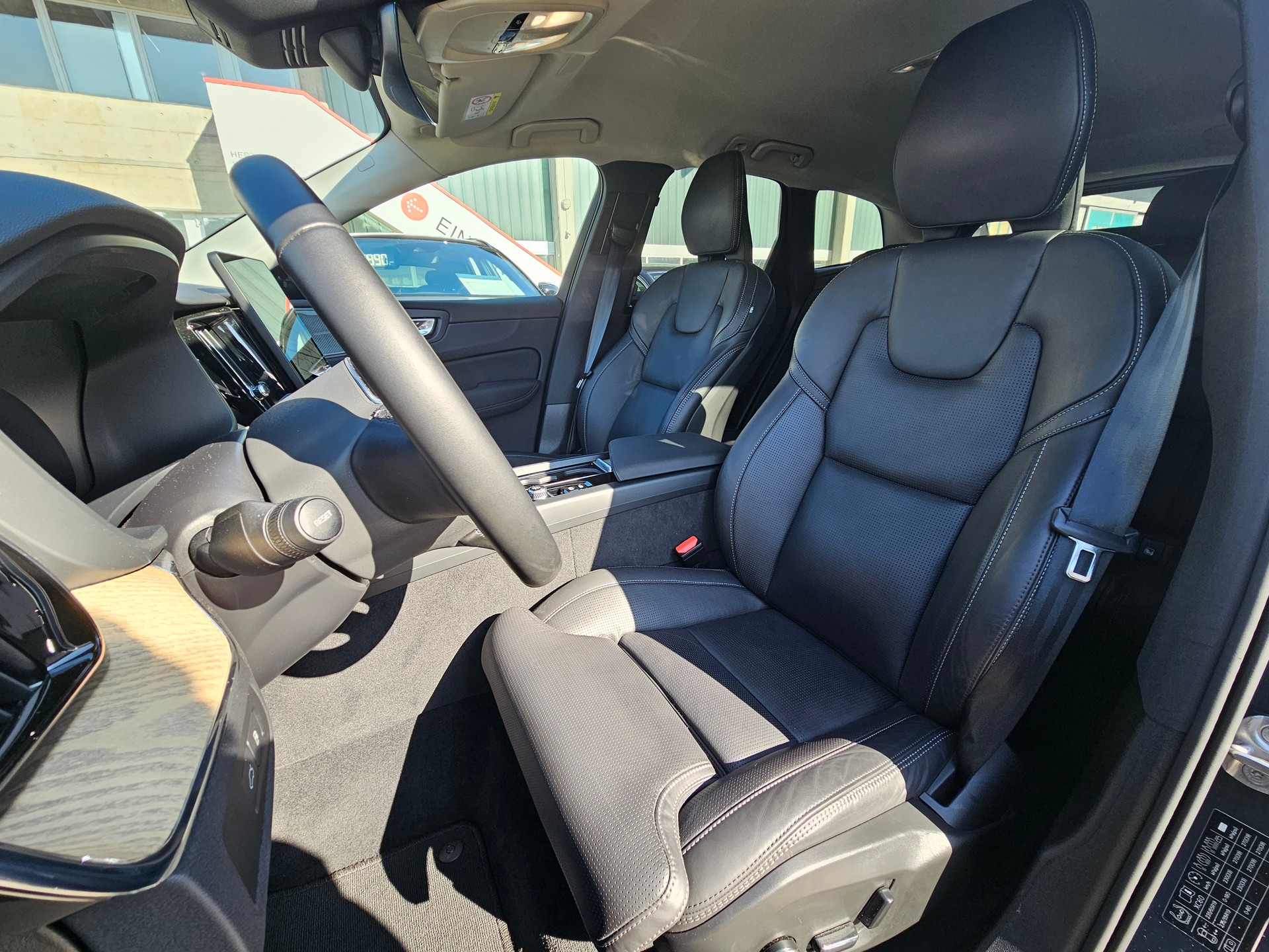 VOLVO XC60 2.0 T6 TE Plus Dark eAWD-image-7