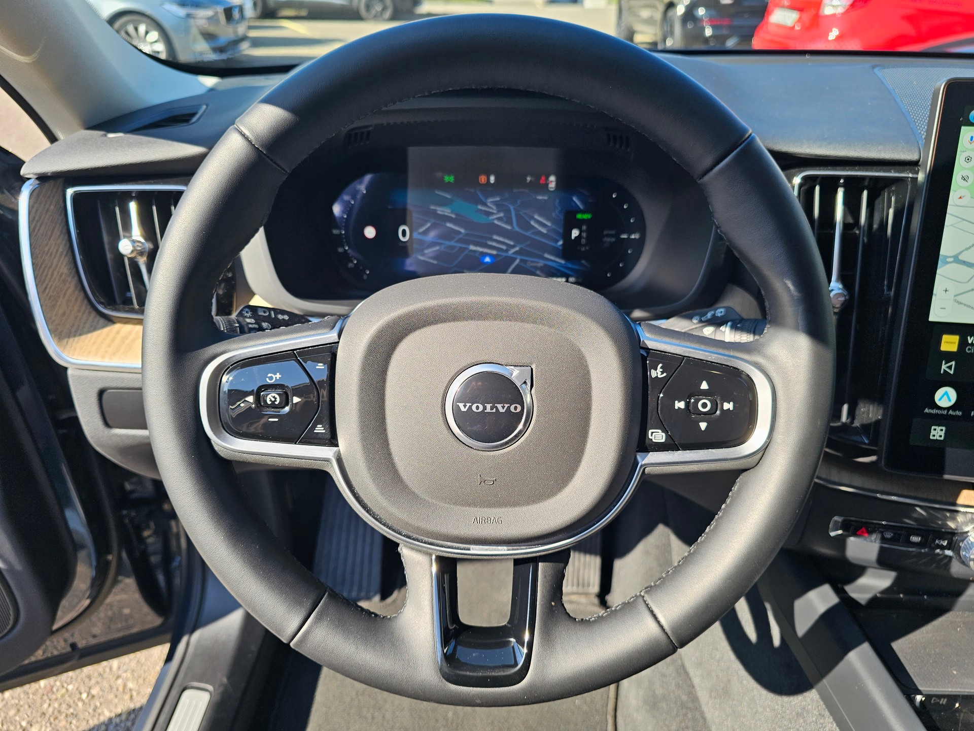 VOLVO XC60 2.0 T6 TE Plus Dark eAWD-image-9