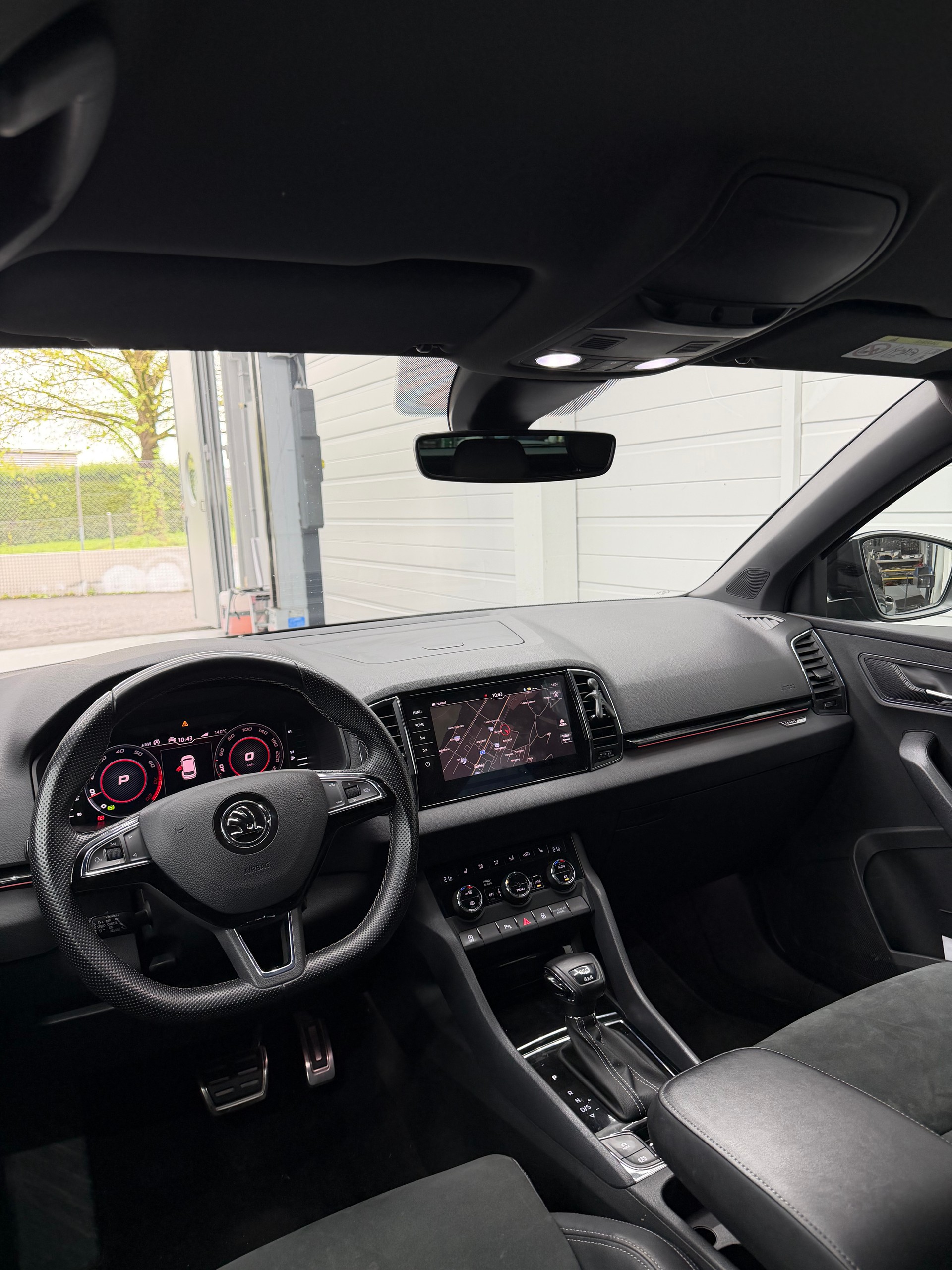 SKODA Karoq 2.0 TSI SportLine 4x4 DSG-image-8