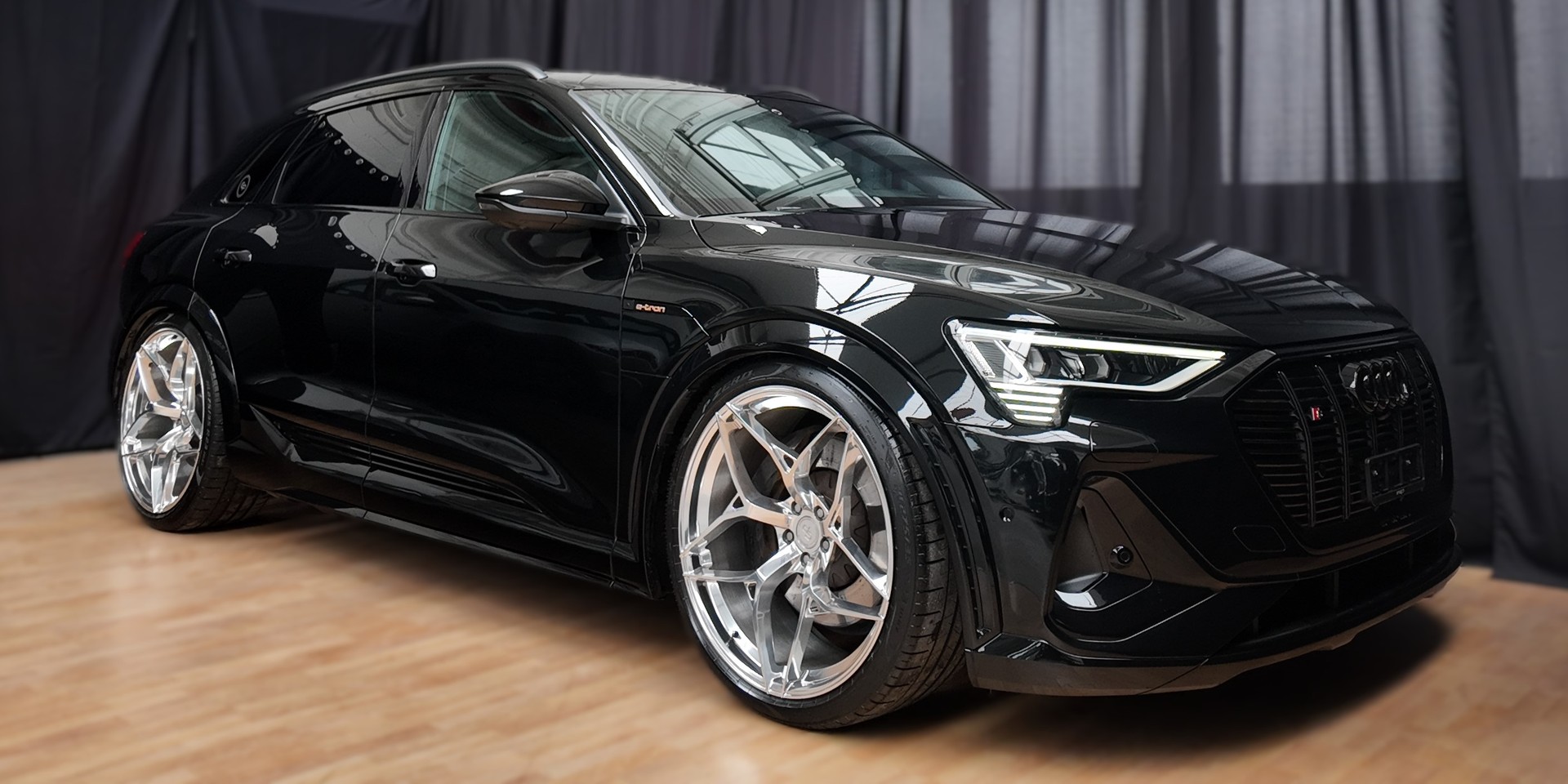AUDI e-tron S quattro