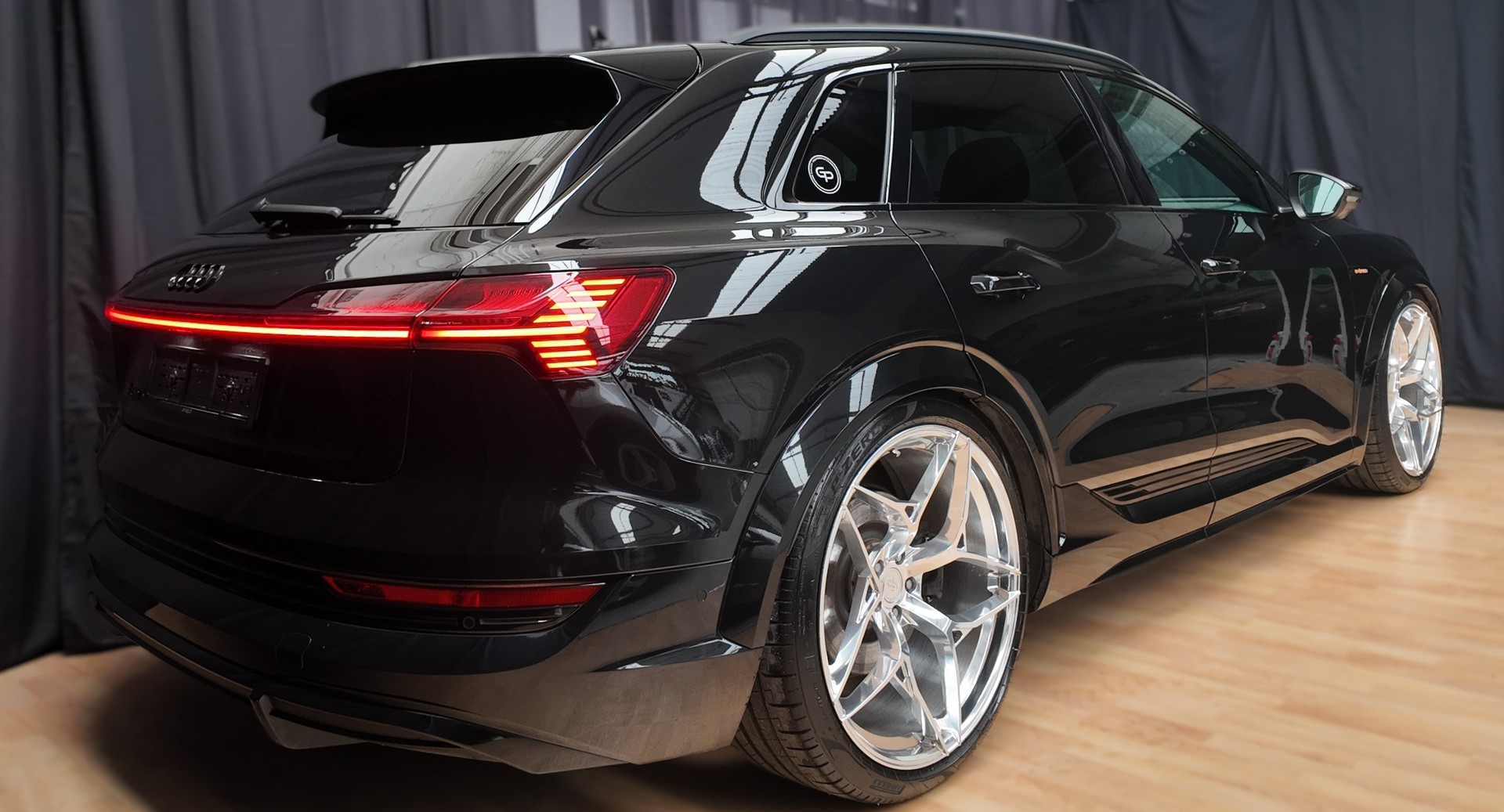 AUDI e-tron S quattro-image-6