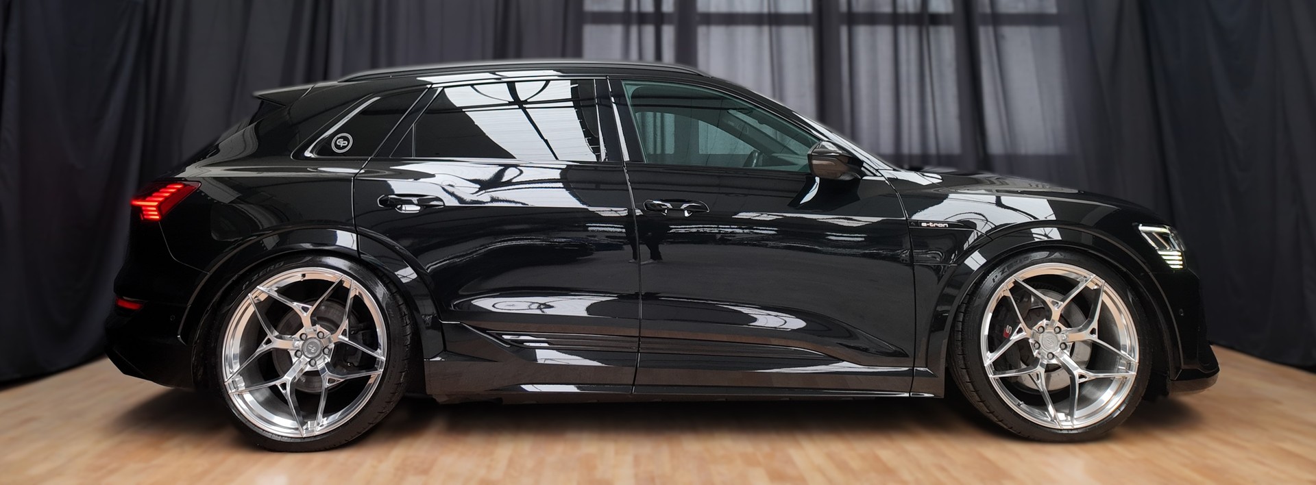 AUDI e-tron S quattro-image-4