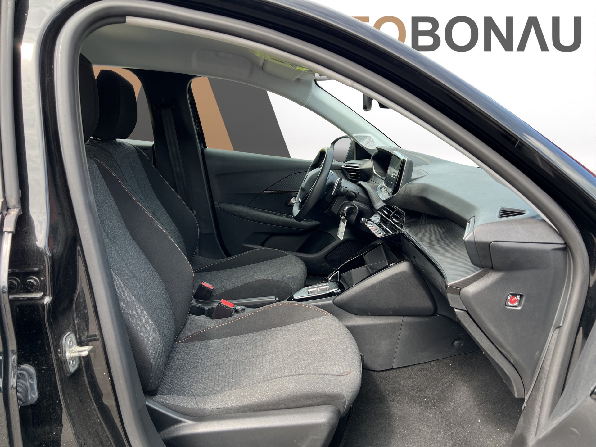 PEUGEOT 208 1.2 Hybrid Style-image-12