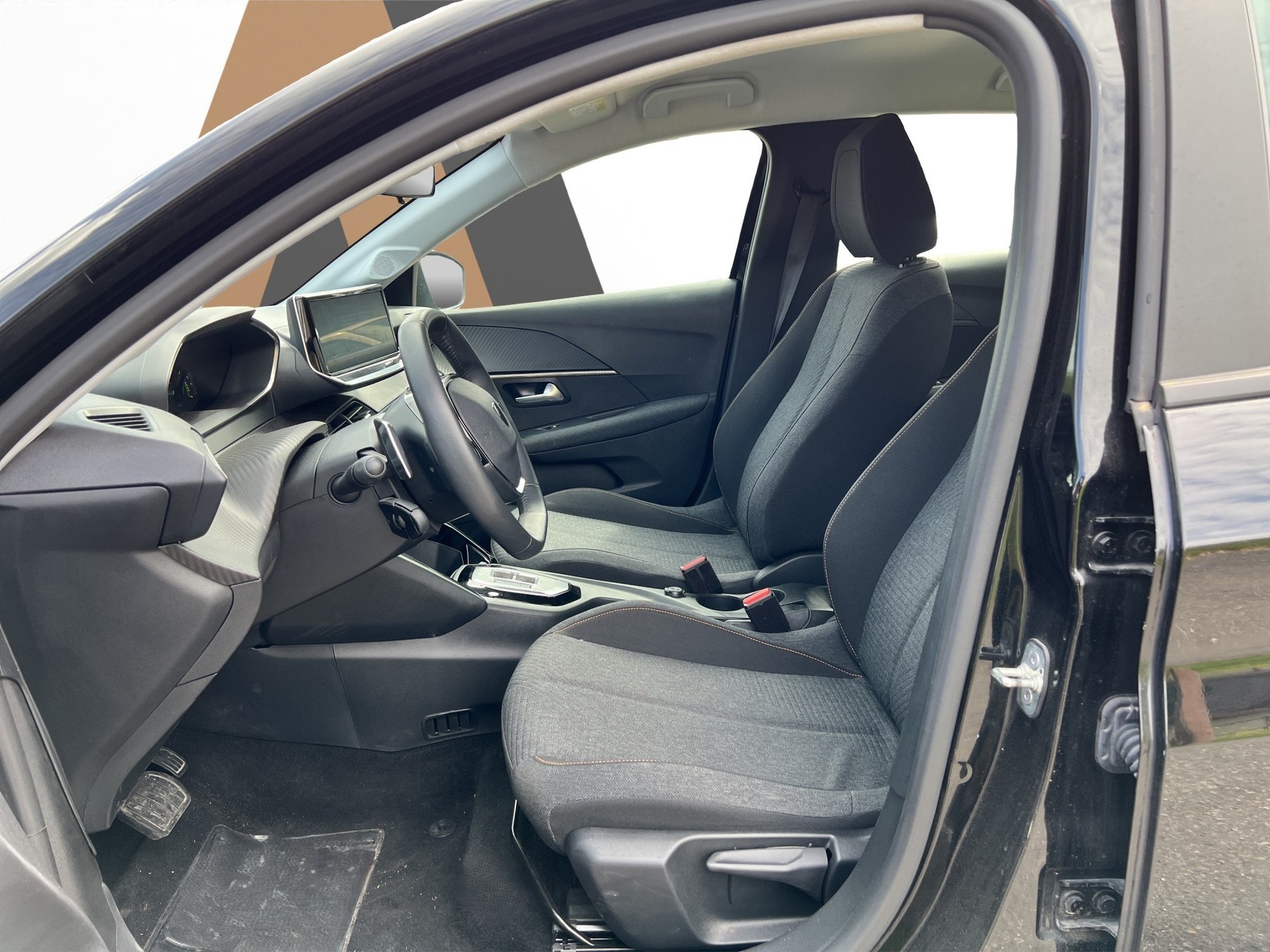 PEUGEOT 208 1.2 Hybrid Style-image-8
