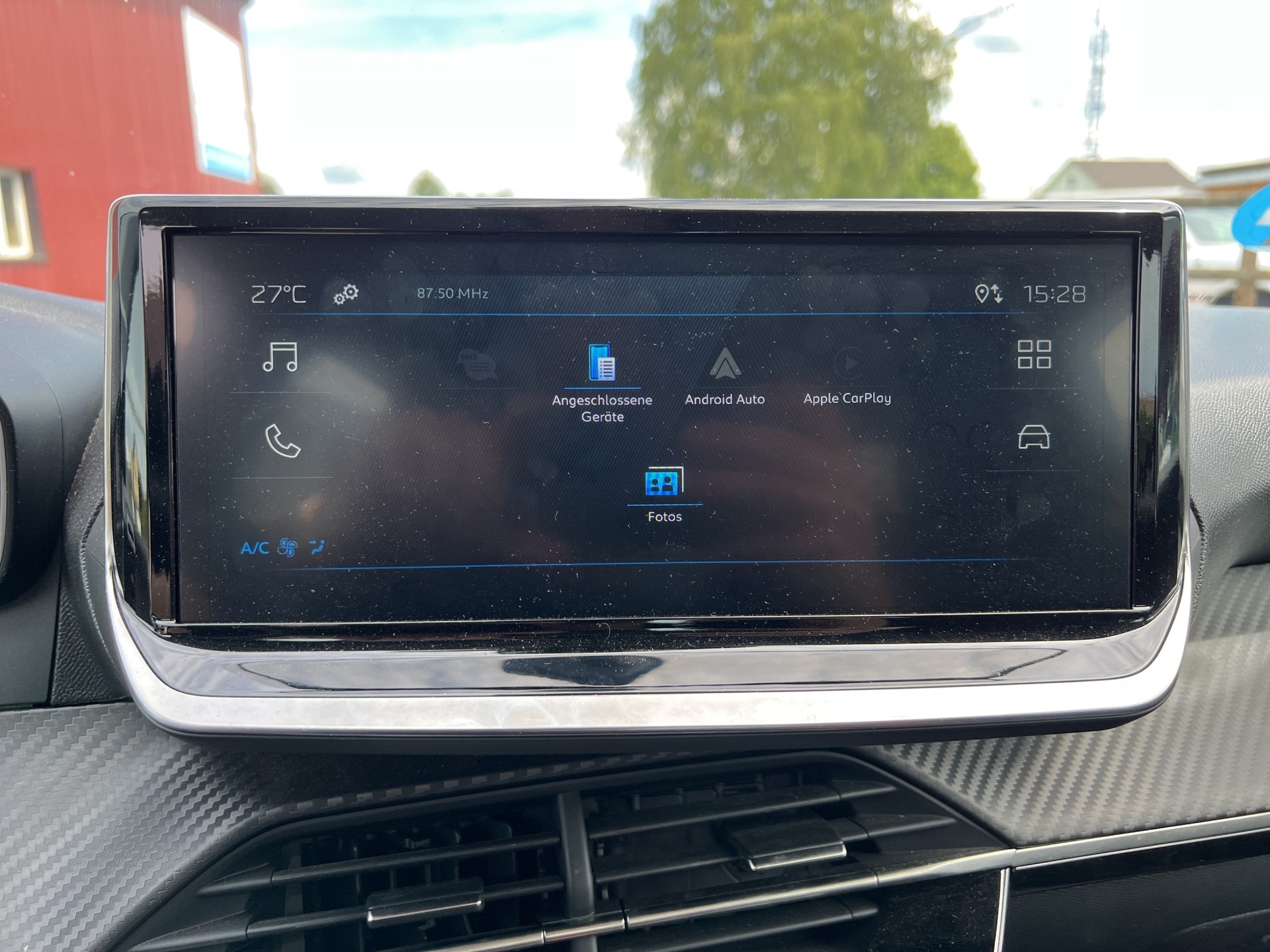 PEUGEOT 208 1.2 Hybrid Style-image-26