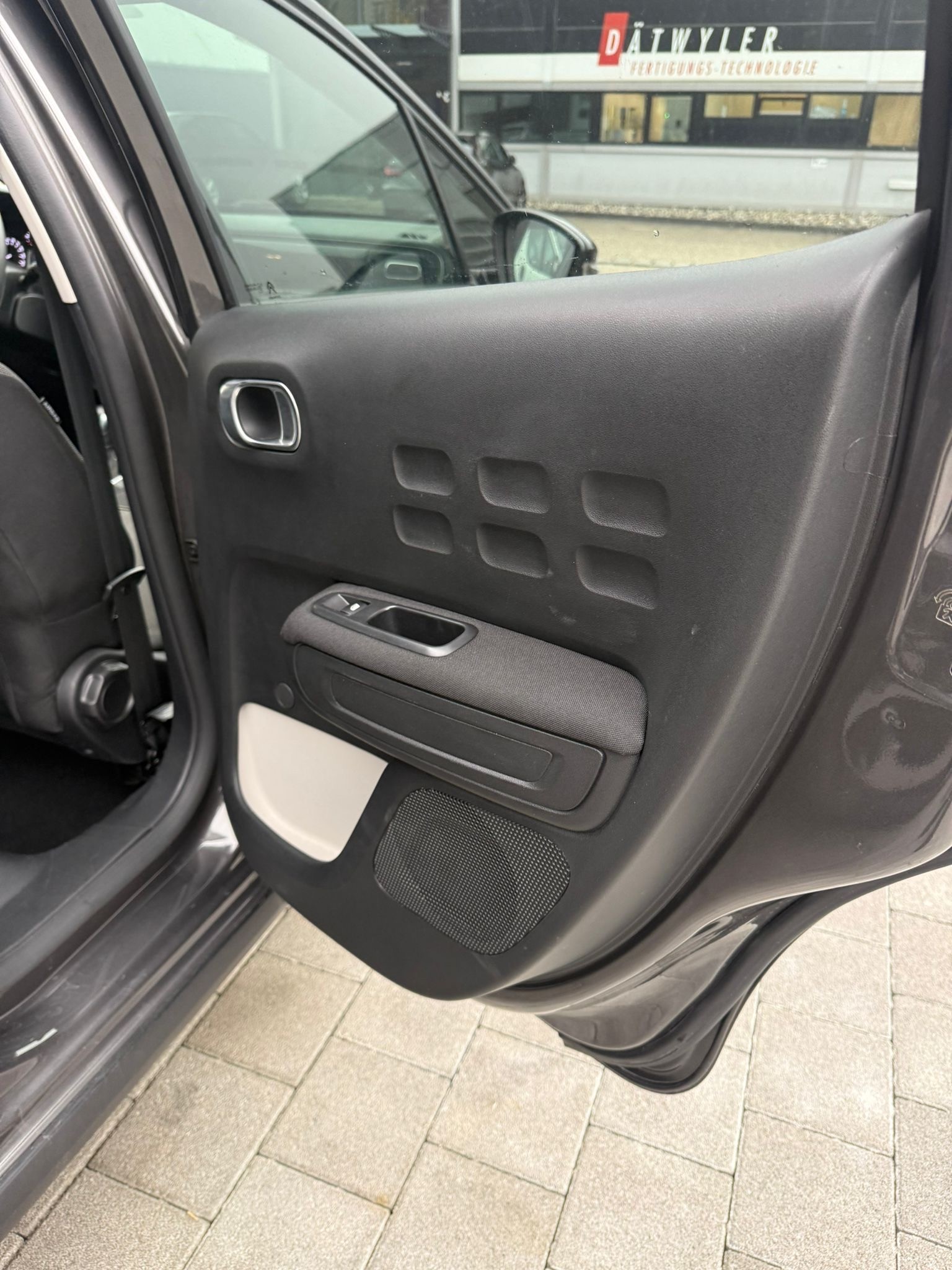 CITROEN C3 1.2i PureTech Elle EAT6-image-21