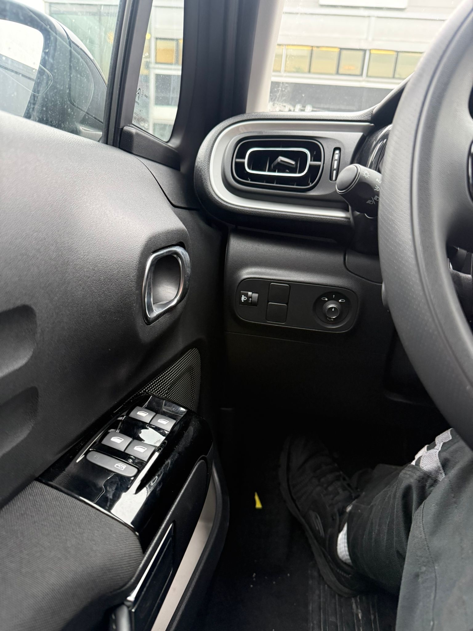 CITROEN C3 1.2i PureTech Elle EAT6-image-22