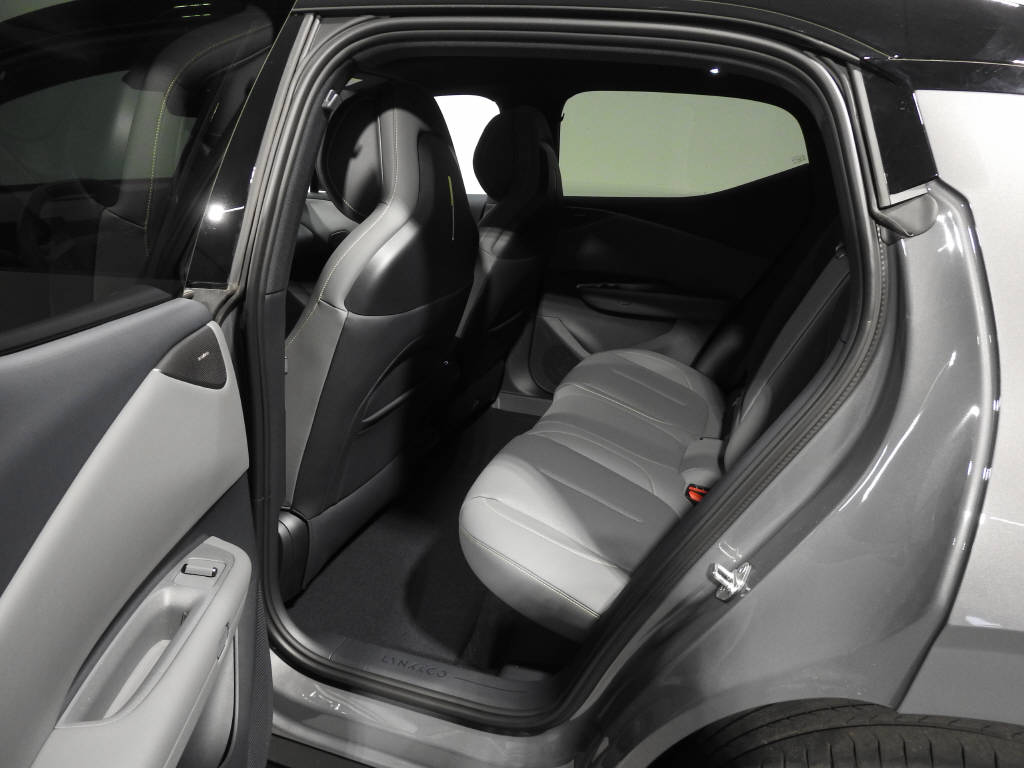 LYNK & CO 02-image-11
