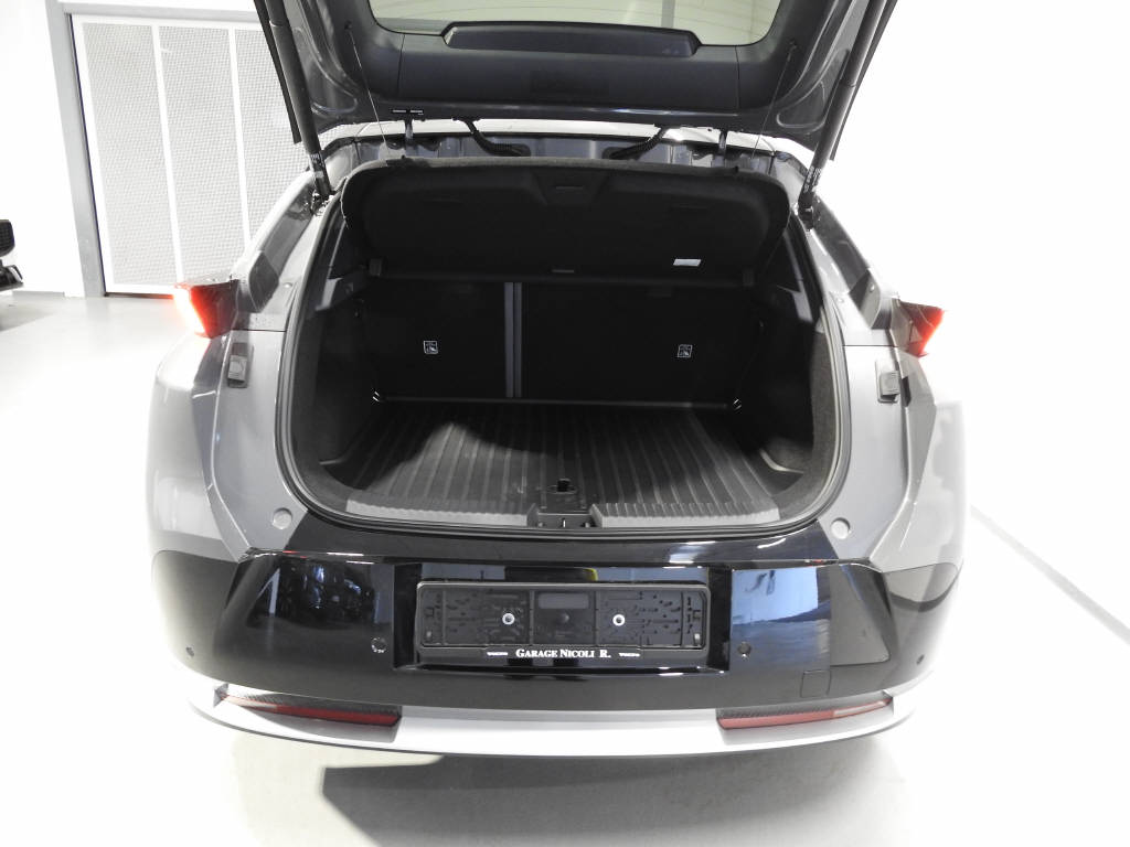 LYNK & CO 02-image-4