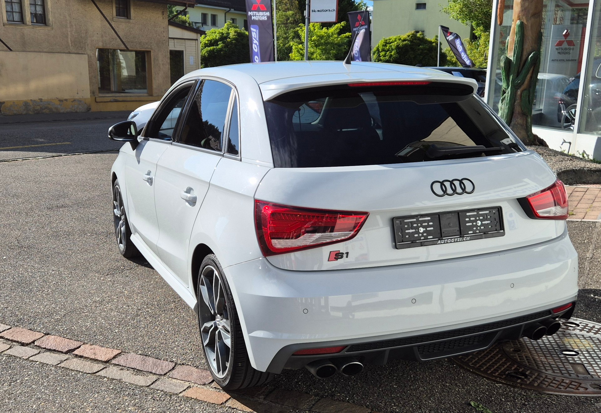 AUDI S1 2.0 TFSI quattro-image-9