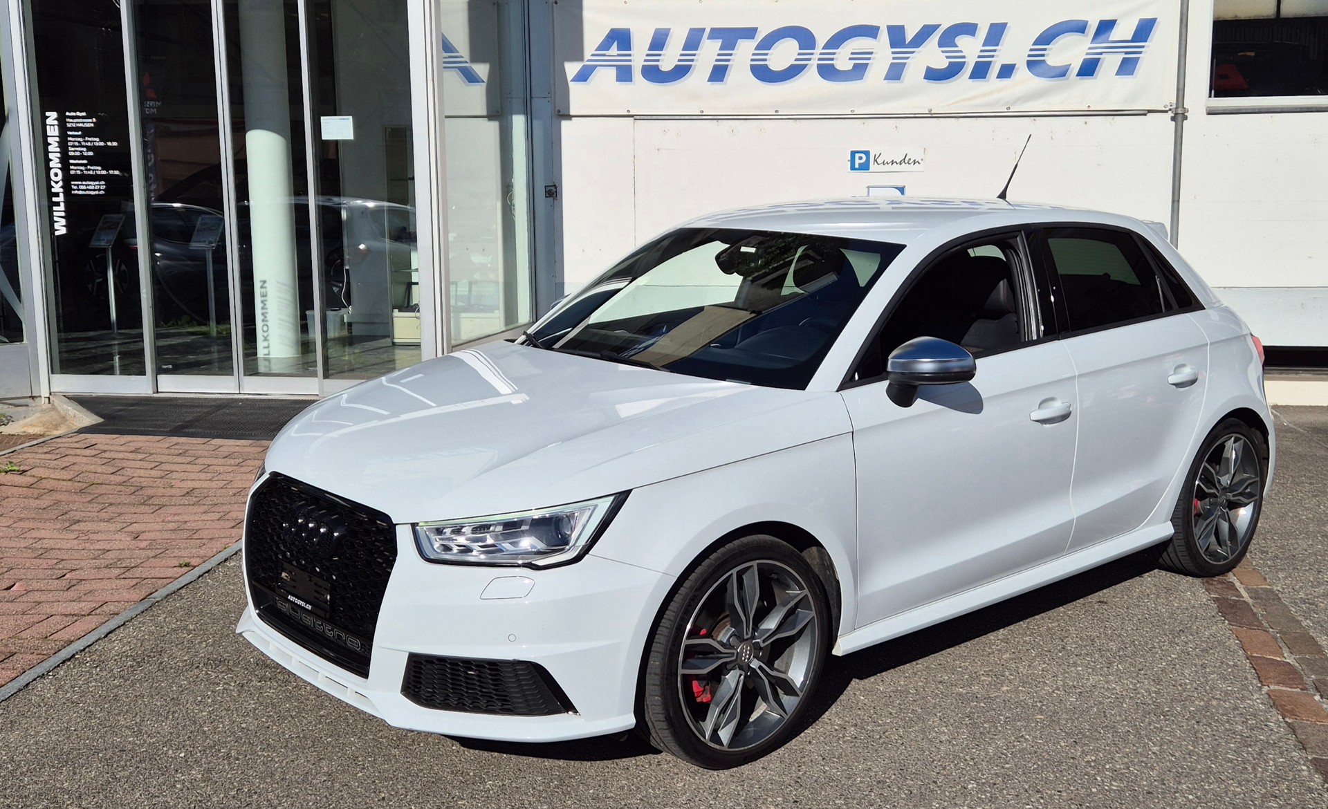 AUDI S1 2.0 TFSI quattro-image-11