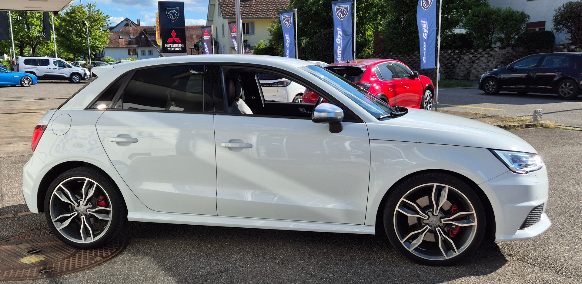 AUDI S1 2.0 TFSI quattro-image-3