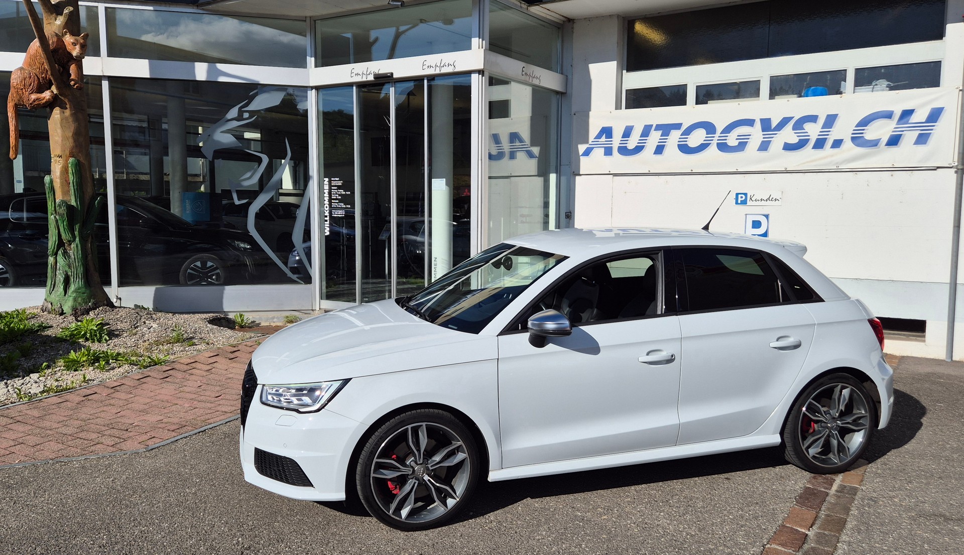 AUDI S1 2.0 TFSI quattro-image-4