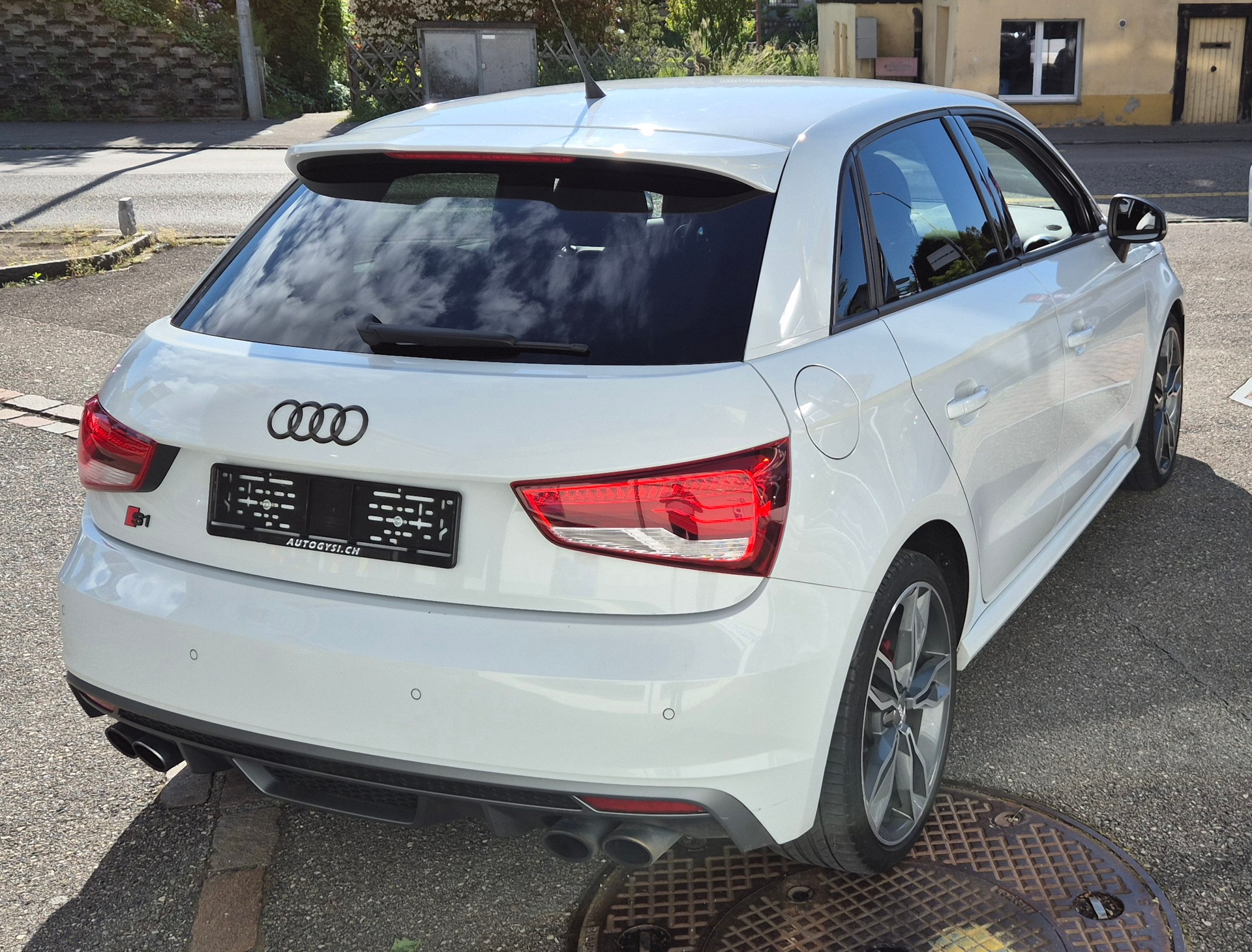 AUDI S1 2.0 TFSI quattro-image-1
