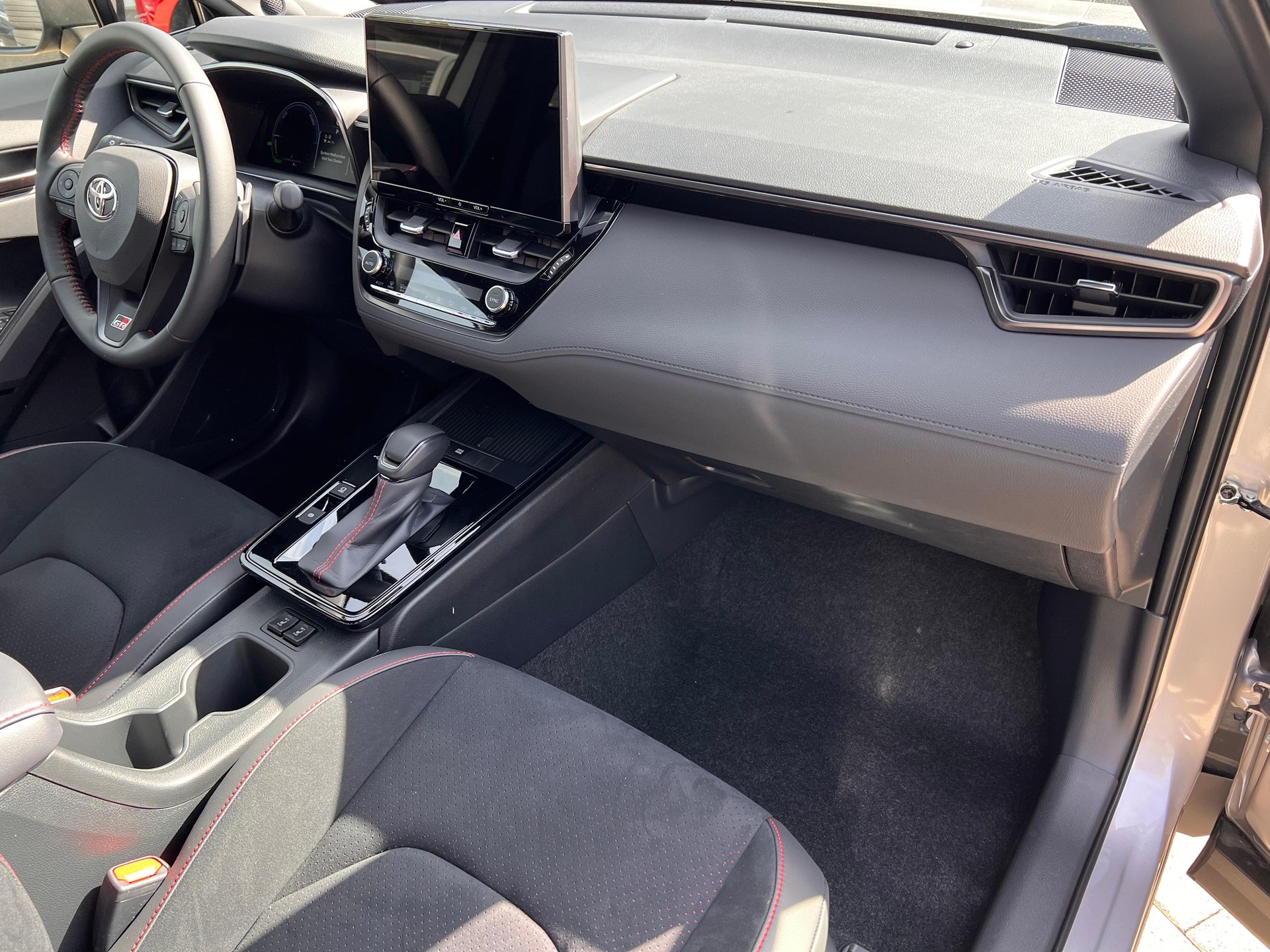 TOYOTA Corolla Cross 2.0 HSD GR Sport AWD-i-image-13
