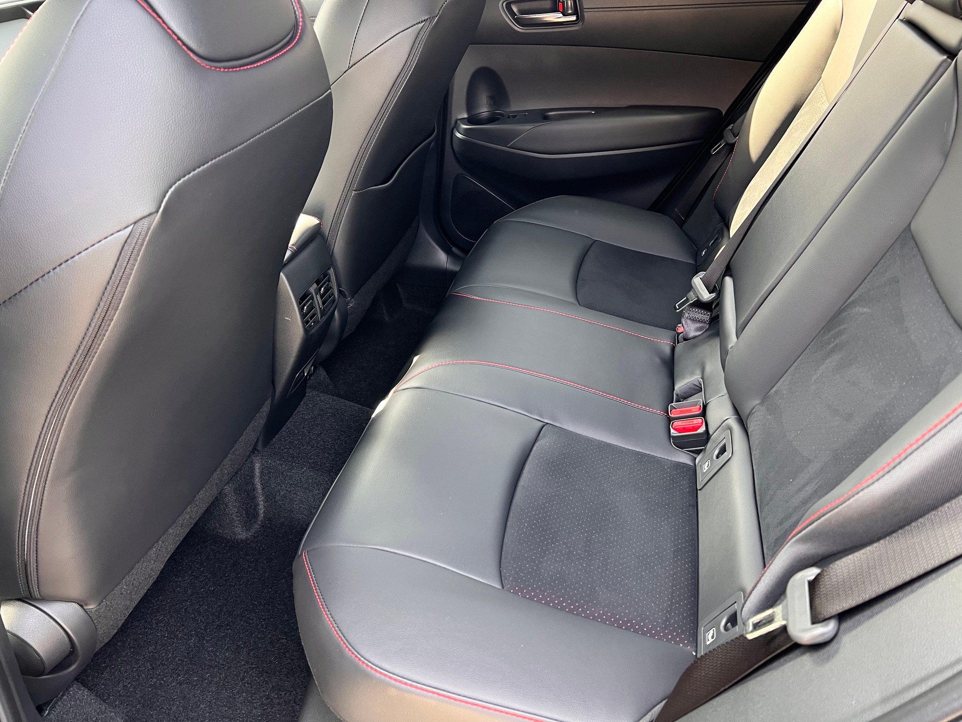 TOYOTA Corolla Cross 2.0 HSD GR Sport AWD-i-image-10
