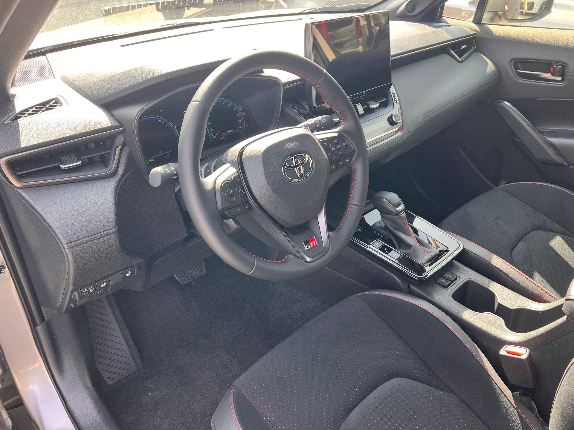 TOYOTA Corolla Cross 2.0 HSD GR Sport AWD-i-image-7