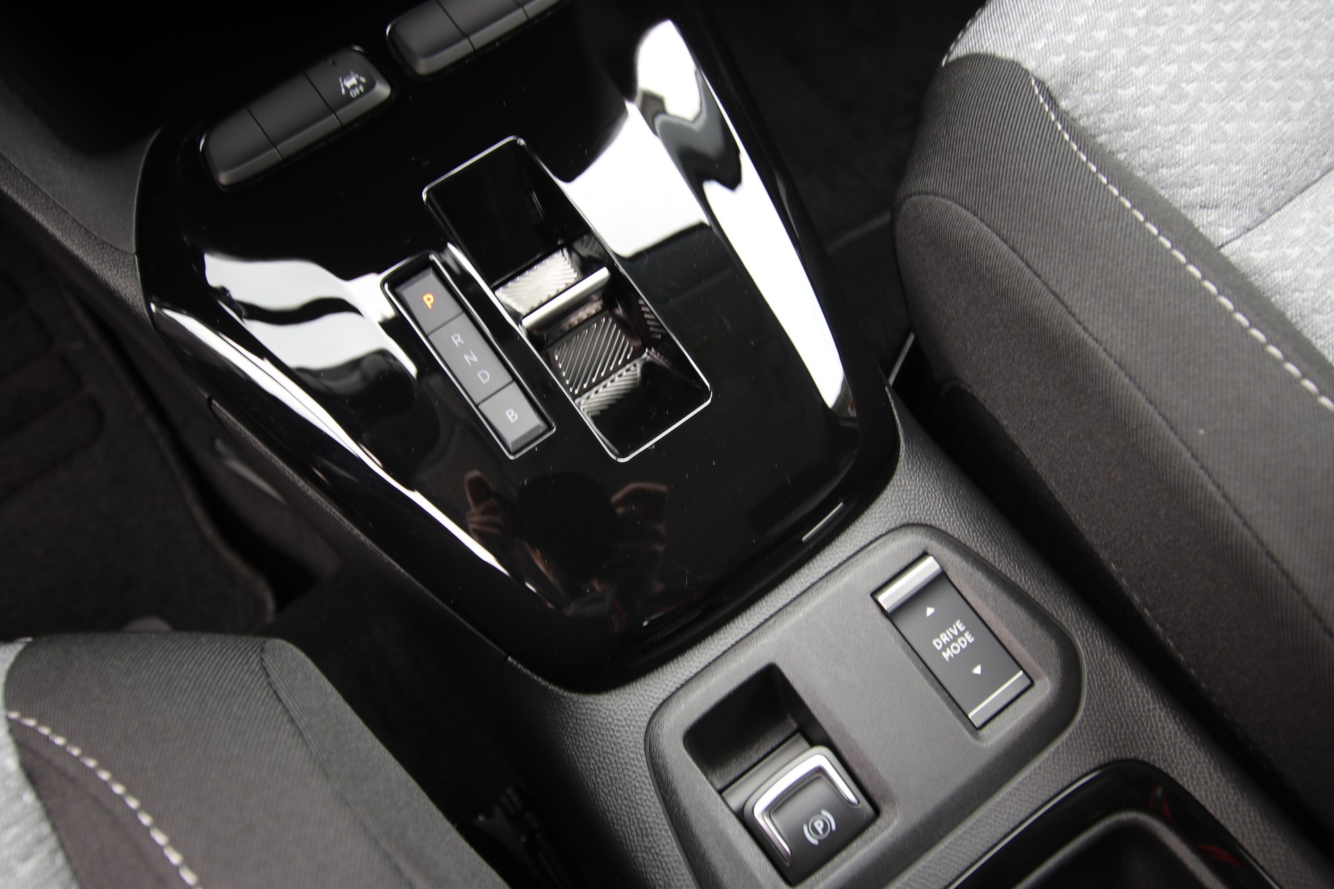 OPEL Corsa e- 50kWh Edition-image-24
