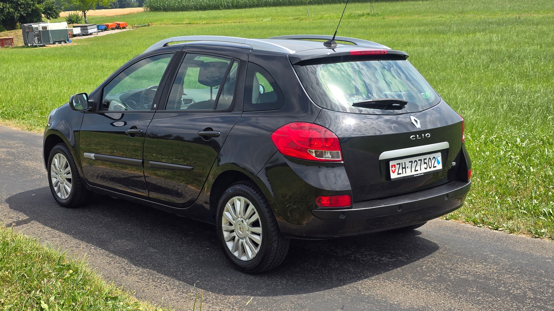 RENAULT Clio Grandtour 1.2 16V Turbo 20th Edition-showroom-element-3