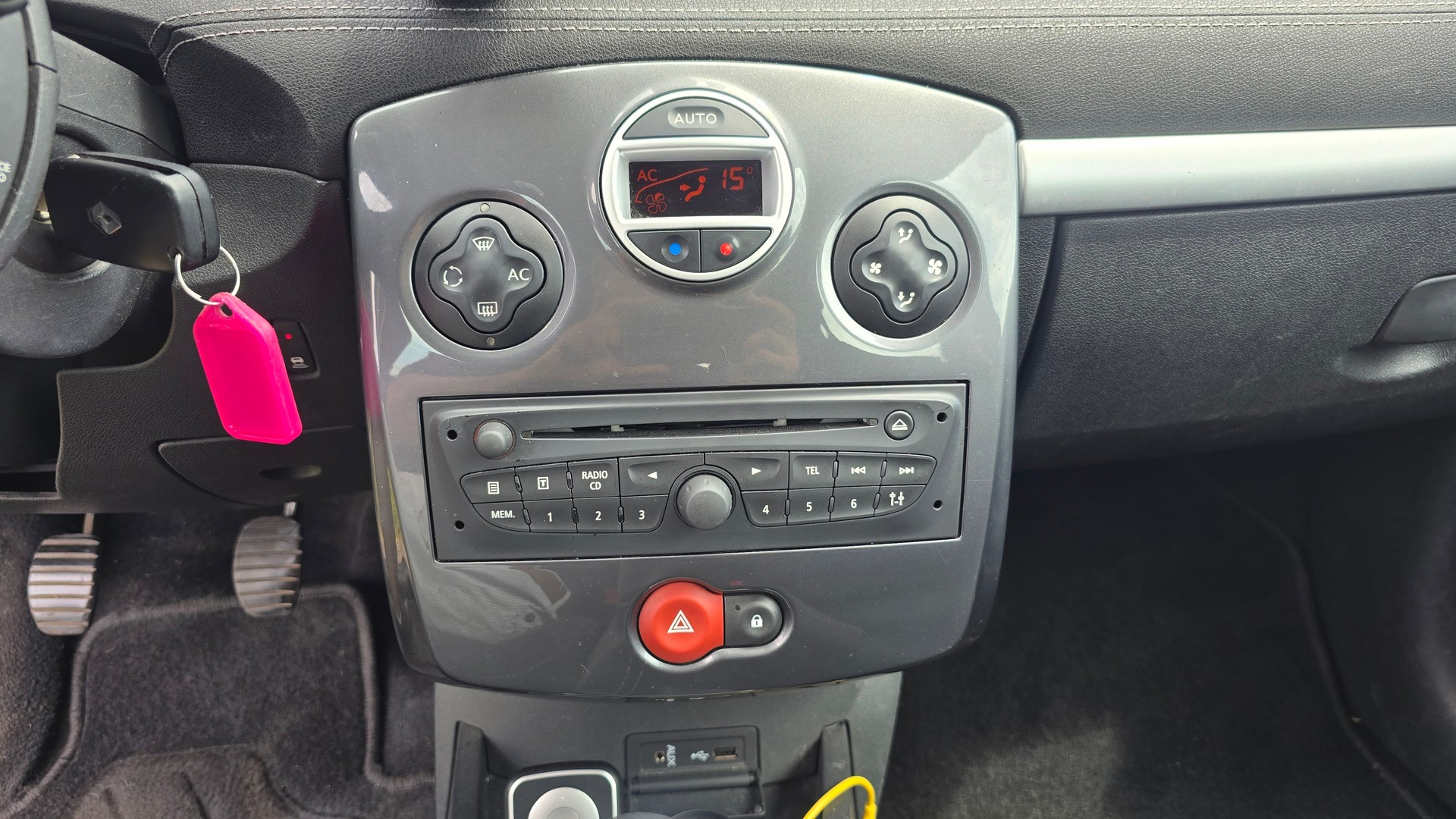 RENAULT Clio Grandtour 1.2 16V Turbo 20th Edition-image-22