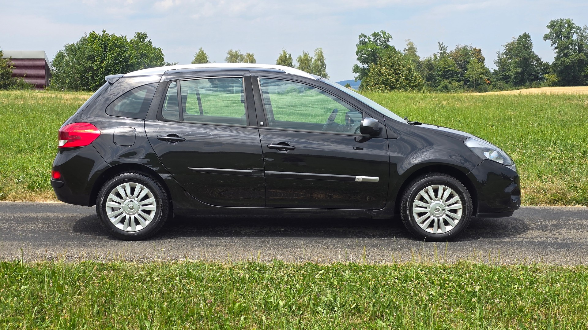 RENAULT Clio Grandtour 1.2 16V Turbo 20th Edition-image-6