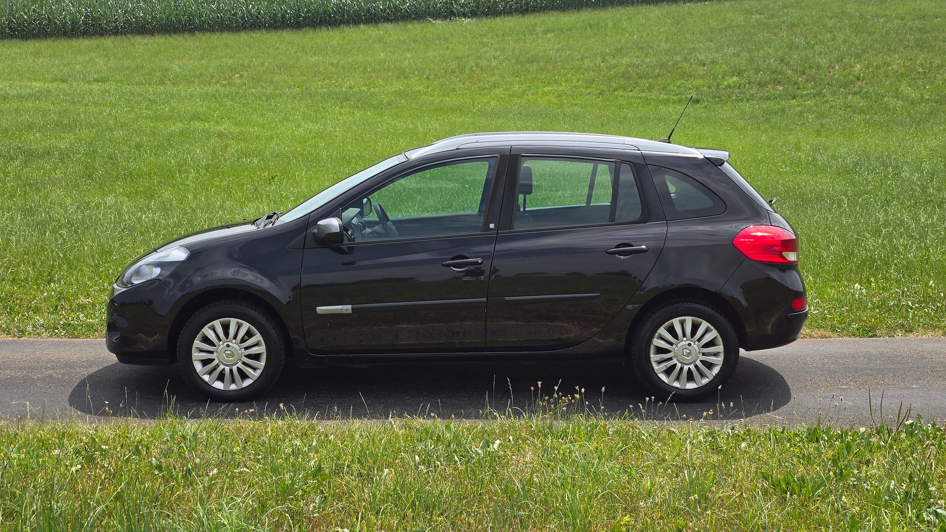 RENAULT Clio Grandtour 1.2 16V Turbo 20th Edition-showroom-element-2