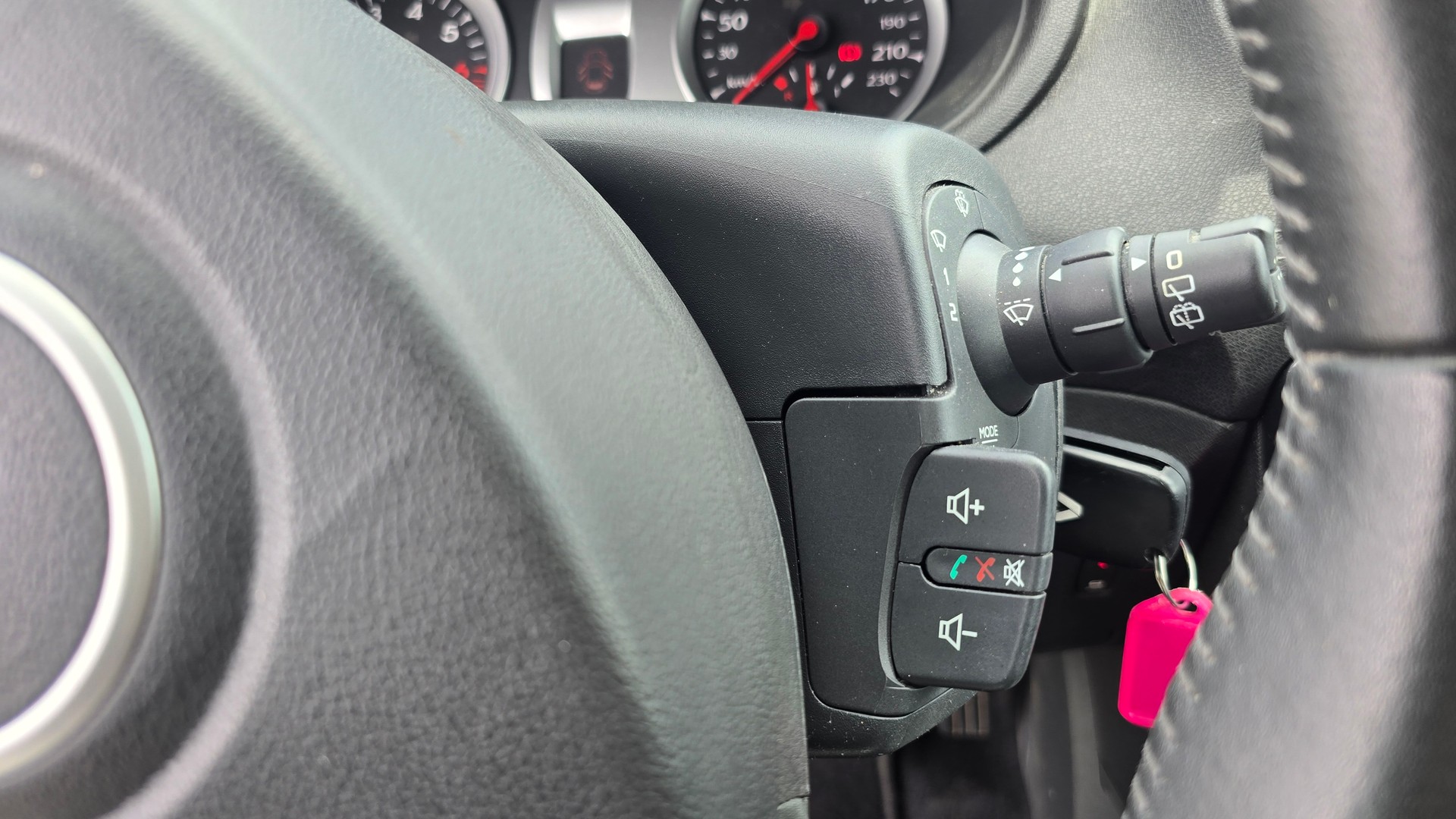 RENAULT Clio Grandtour 1.2 16V Turbo 20th Edition-image-23