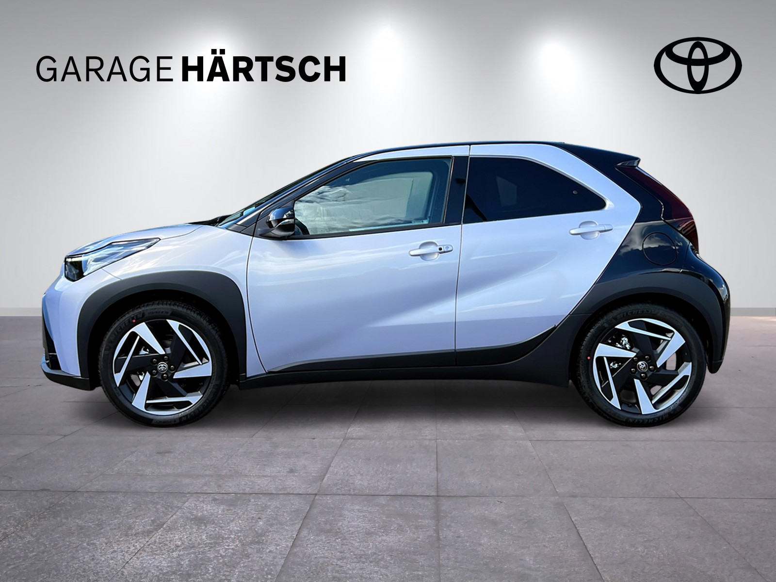 TOYOTA Aygo X 1.5 VVT-i HSD Style-showroom-element-1