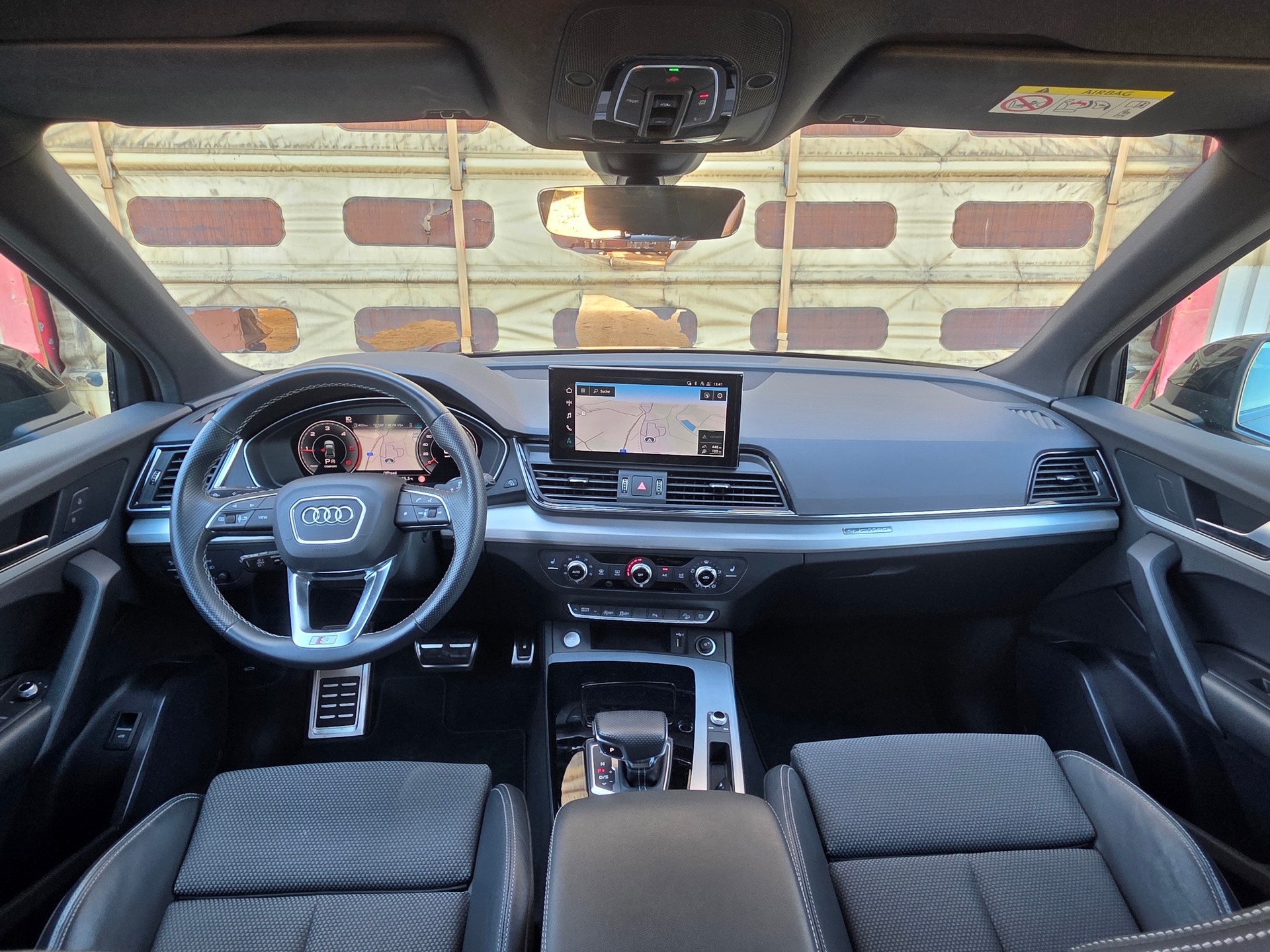 AUDI Q5 40 TDI Black Edition quattro S-tronic-image-9