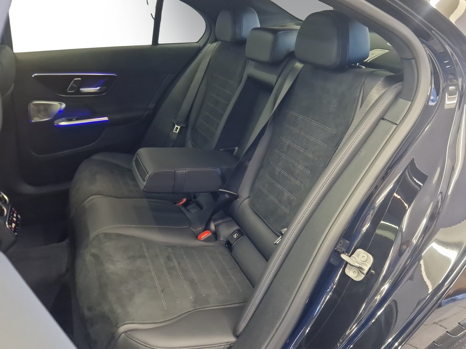 MERCEDES-BENZ C 300 4 Matic-image-8