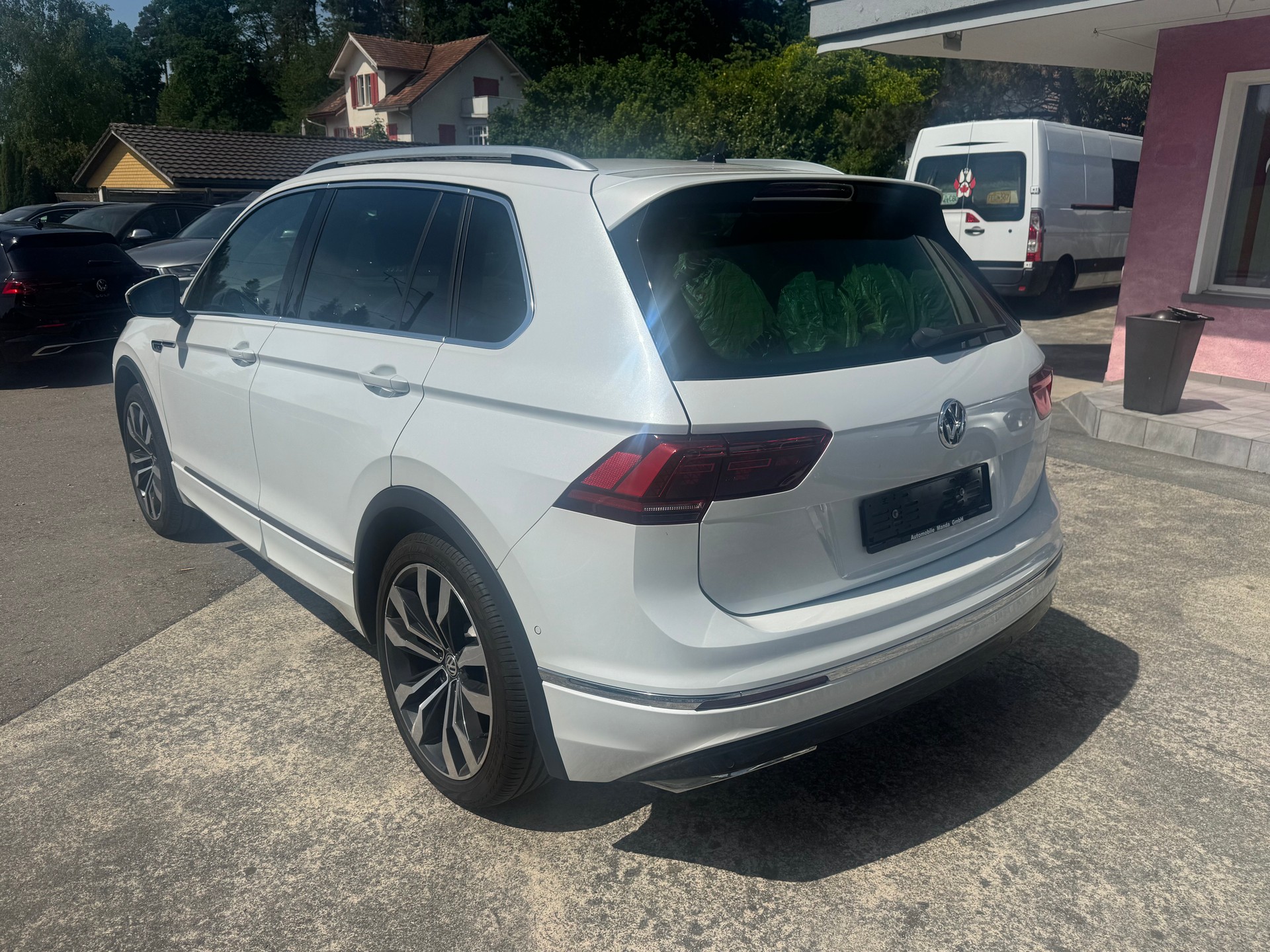 VW Tiguan 2.0TSI Highline 4Motion DSG R-Line-image-2