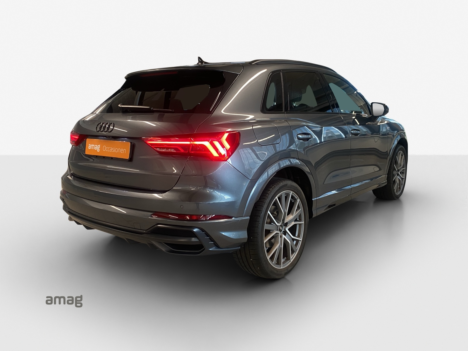 AUDI Q3 35 TFSI S line Attraction S-tronic-image-4