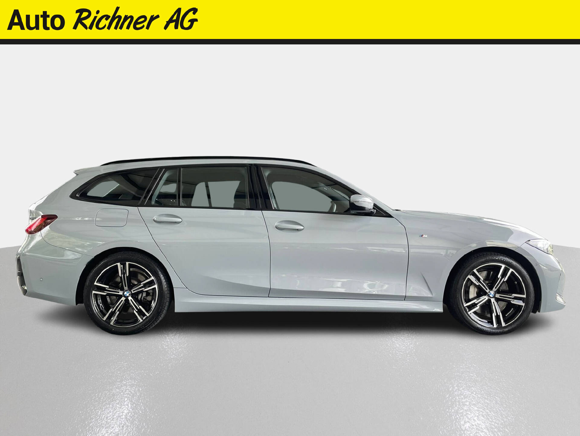 BMW 330i xDrive SAG Touring-showroom-element-2