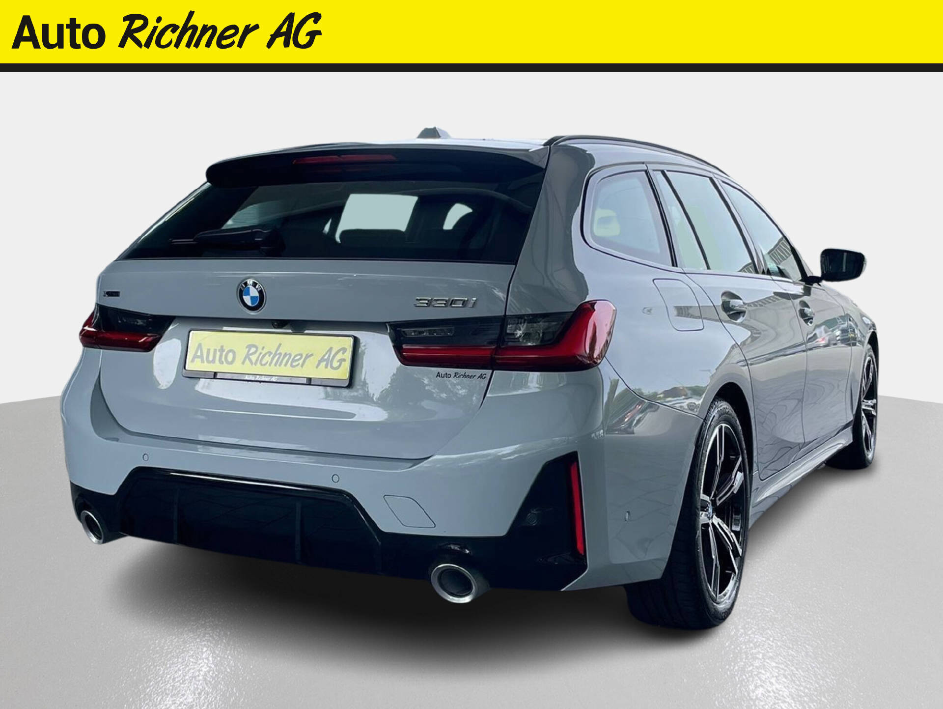 BMW 330i xDrive SAG Touring-showroom-element-3