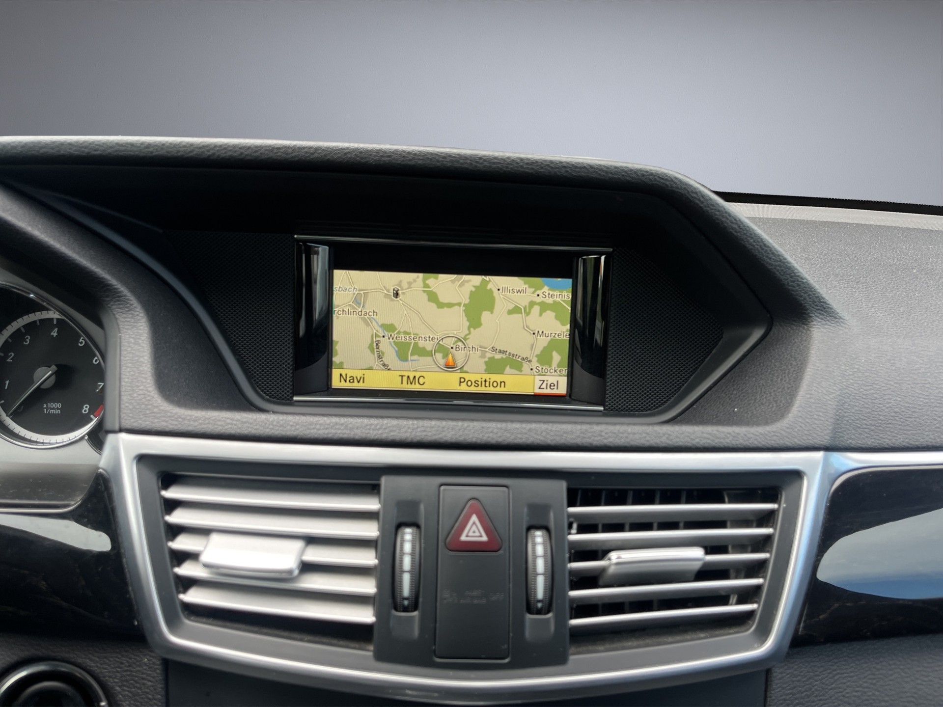 MERCEDES-BENZ E 200 CGI BlueEfficiency Avantgarde 7G-Tronic-image-12