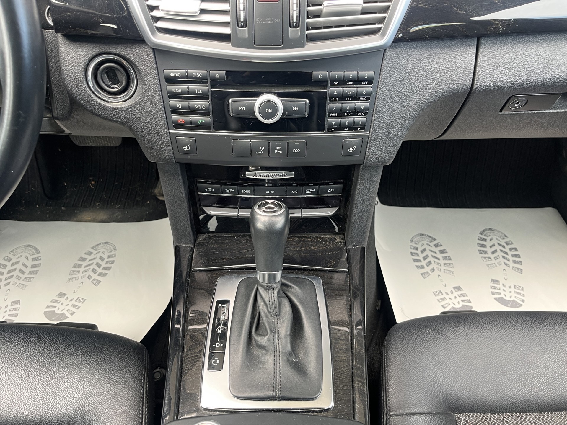 MERCEDES-BENZ E 200 CGI BlueEfficiency Avantgarde 7G-Tronic-image-11