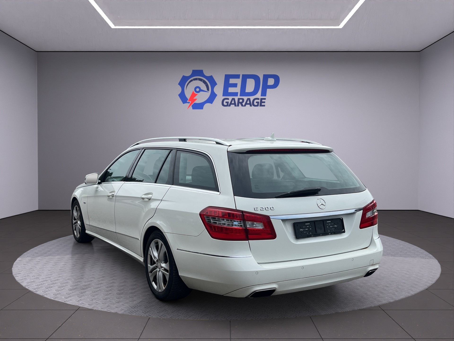 MERCEDES-BENZ E 200 CGI BlueEfficiency Avantgarde 7G-Tronic-image-7
