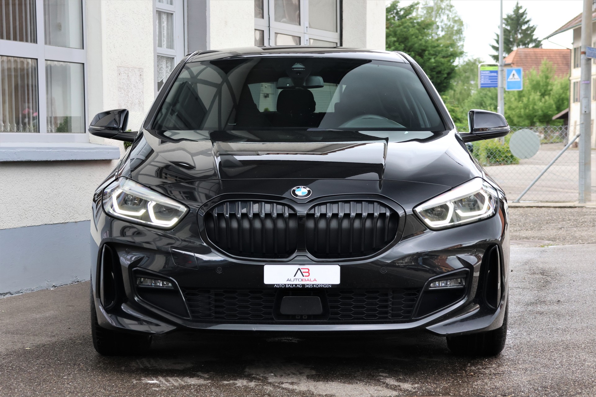 BMW 118i M Sport Steptronic (CH)-showroom-element-1