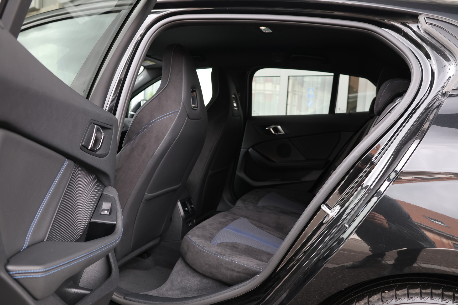 BMW 118i M Sport Steptronic (CH)-image-11