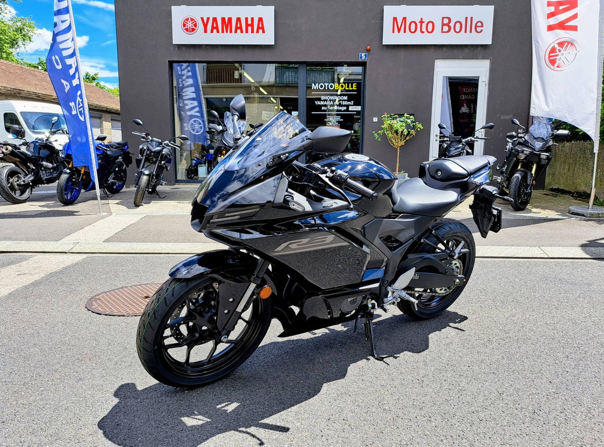 YAMAHA YZF-R3-image-3