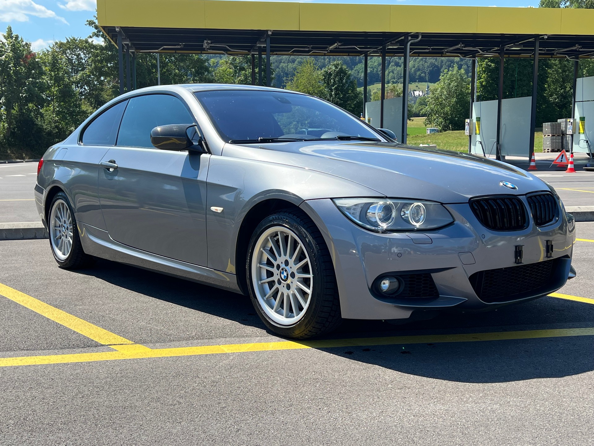 BMW 335i xDrive M-Paket Coupé-image-2