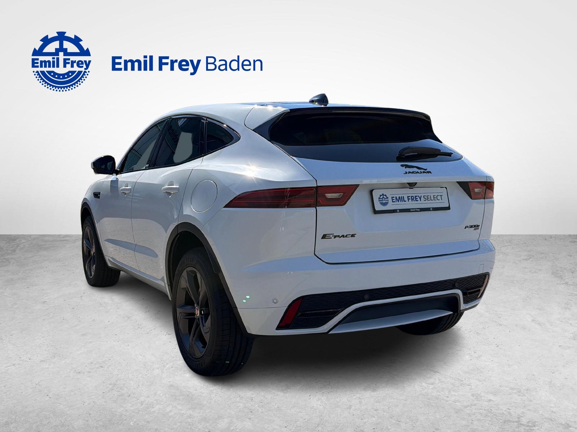 JAGUAR E-Pace 1.5 T 300e R-Dynamic SE AWD Plug In Hybrid 309PS-showroom-element-2
