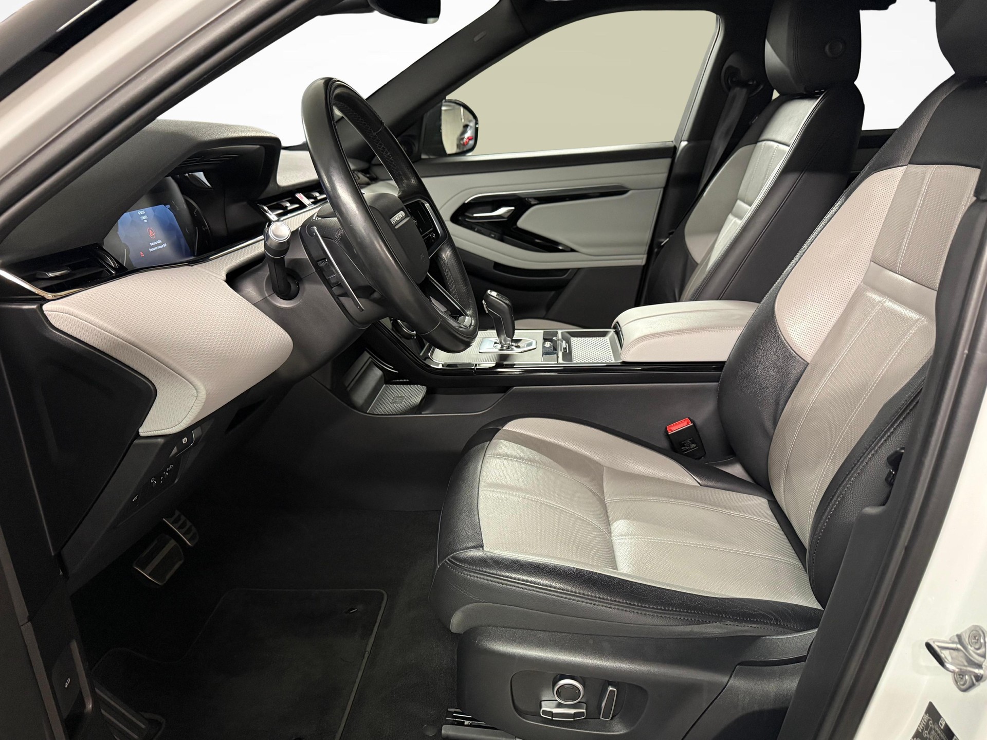 LAND ROVER Range Rover Evoque 2.0 T R-Dynamic-image-12
