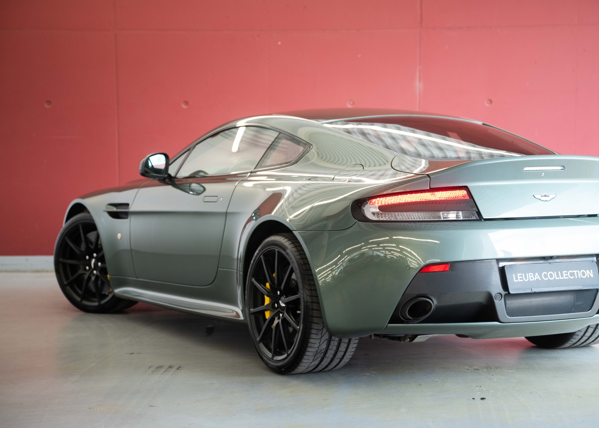 ASTON MARTIN V12 Vantage 5.9 S (2nd hand Swiss car, fantastic condition, Chiltern Green paint, full Aston Martin history, 100% original)-image-10