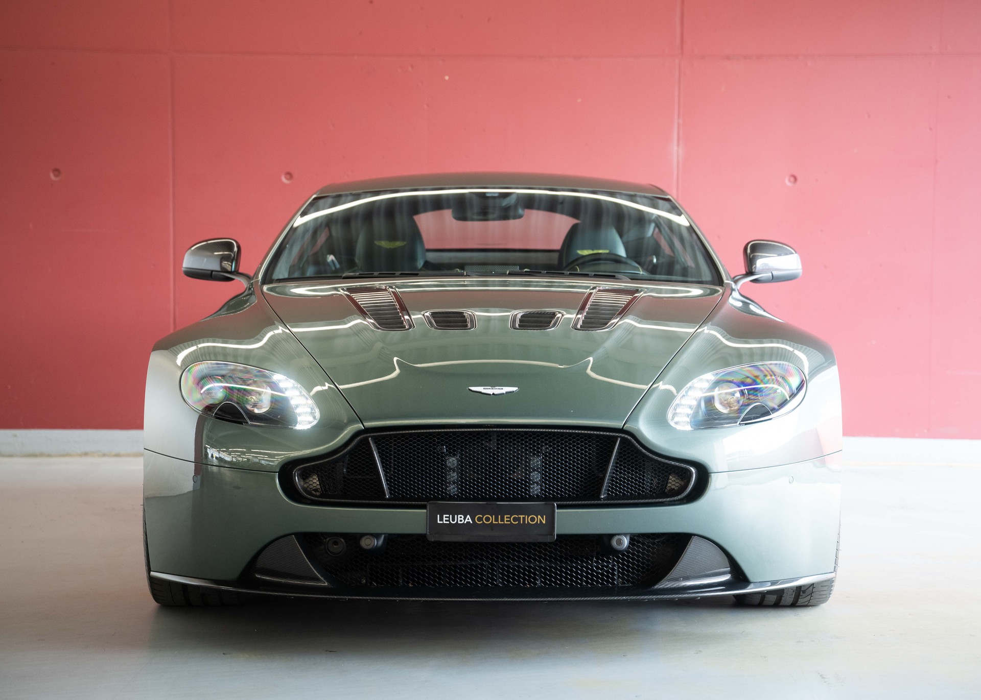 ASTON MARTIN V12 Vantage 5.9 S (2nd hand Swiss car, fantastic condition, Chiltern Green paint, full Aston Martin history, 100% original)-showroom-element-2